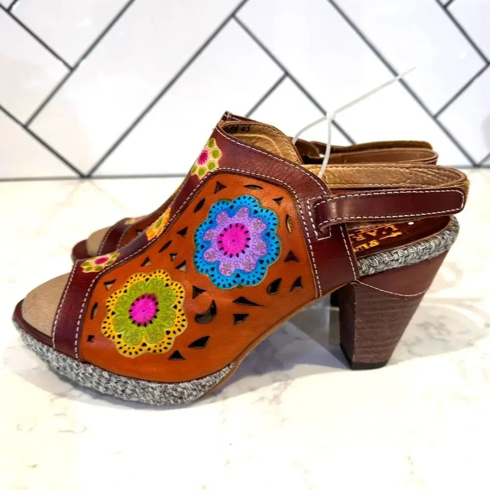 L'Artiste Spring Step Belen leather sandals sz 10 bright hand-painted flowers
